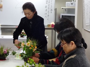 心のおしゃれ講座「食卓の花を楽しむ」アレンジメント